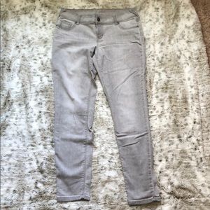 Maurices brand Skinny Jeans/Jeggings (gray)